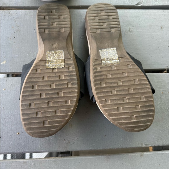 Taxi Floral Sandals - Picture 3 of 3